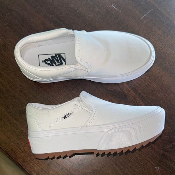Platform vans - Picture 1 of 5